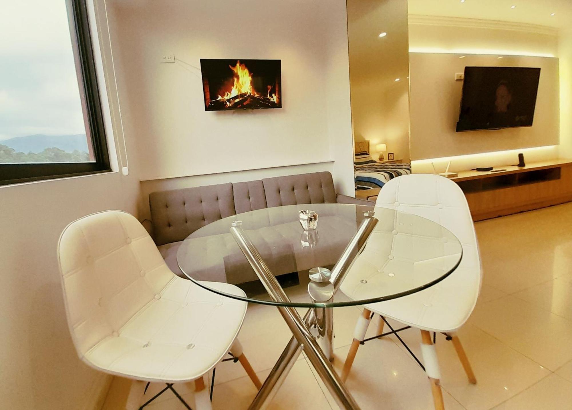 Elegante Suite Privada En Cuenca - Parqueo Incluido Kültér fotó